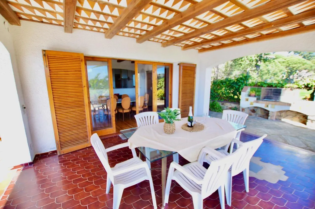 V&V Lloret: Mediterranean Villa with Panoramic Sea Views Lloret de Mar
